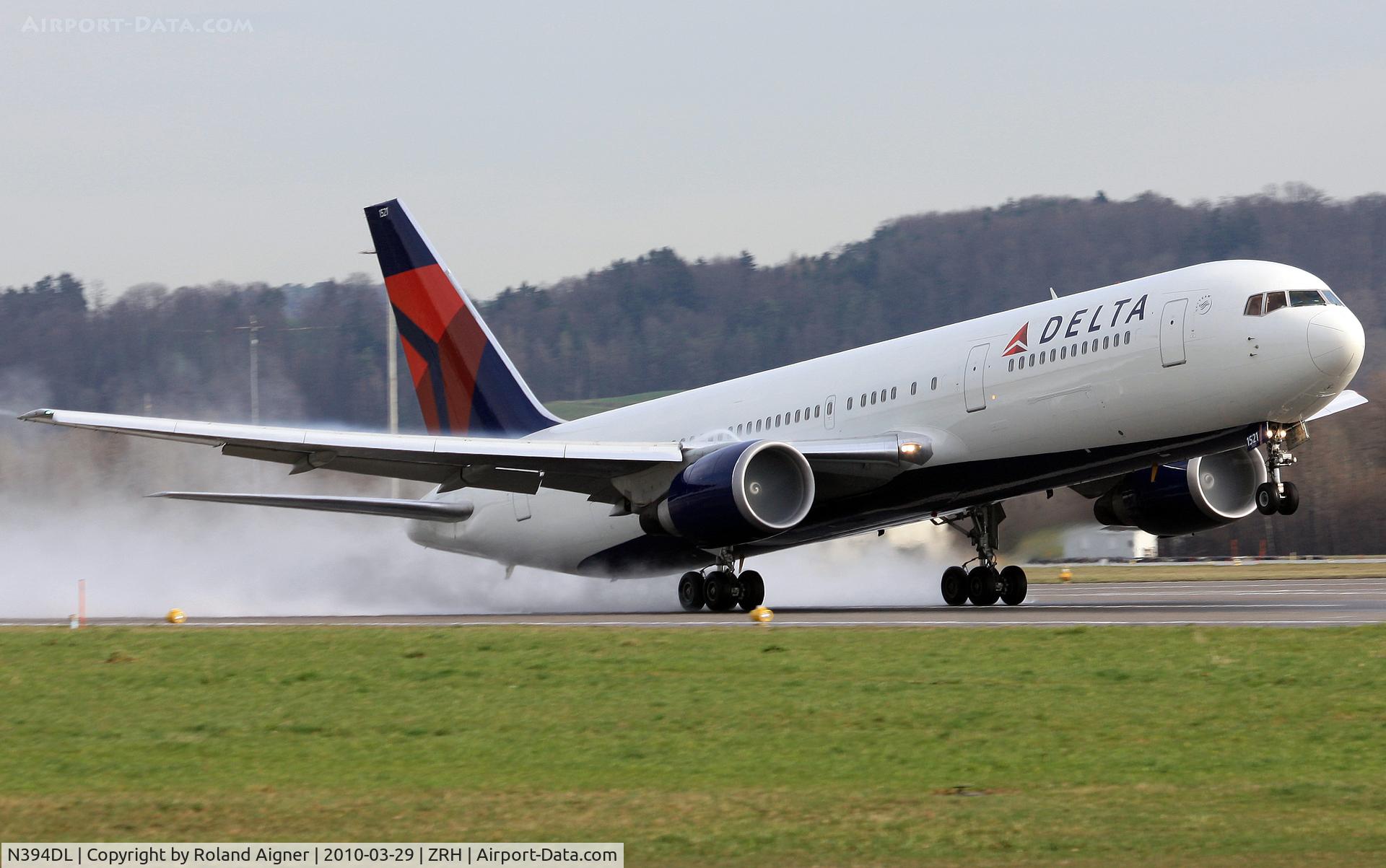 N394DL, 1995 Boeing 767-324/ER C/N 27394, .