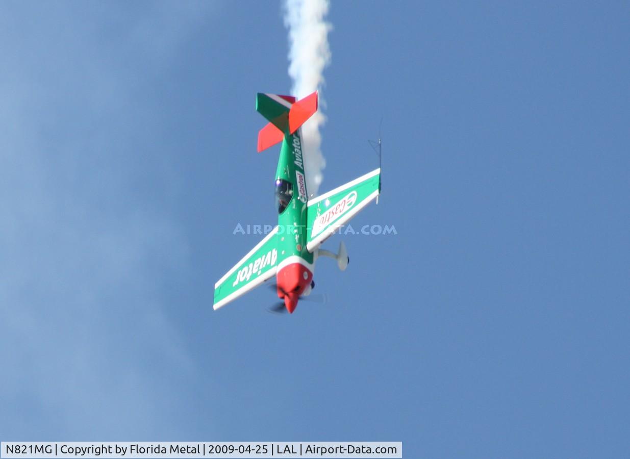 N821MG, 2006 Extra EA-300S C/N 1035, Castrol Extra 300