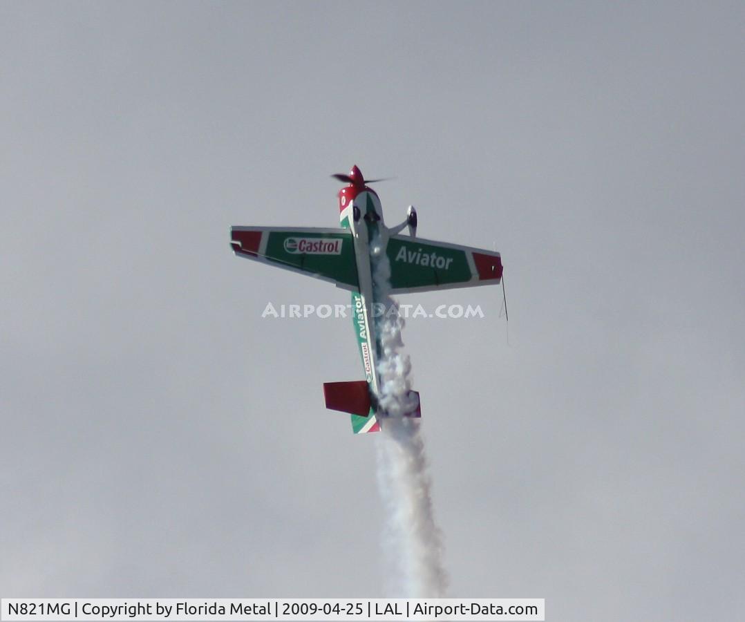 N821MG, 2006 Extra EA-300S C/N 1035, Castrol Extra 300