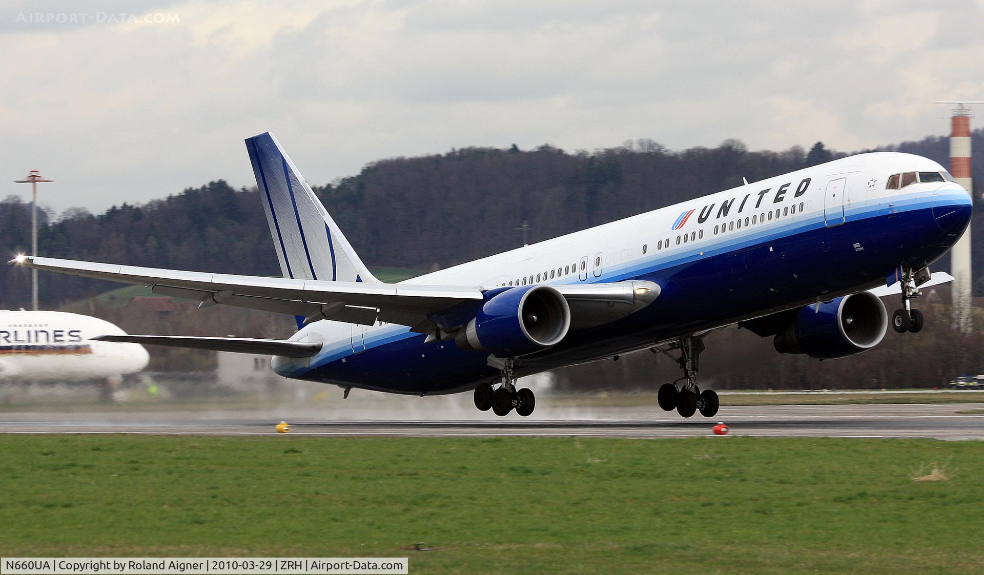 N660UA, 1993 Boeing 767-322/ER C/N 27115, .