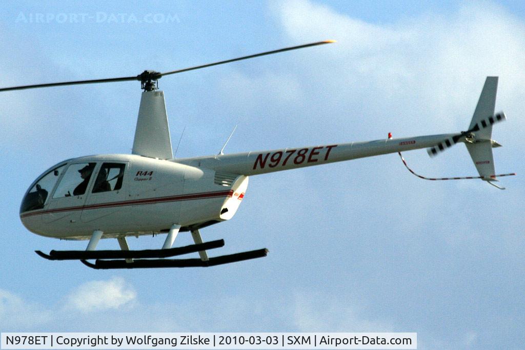 N978ET, 2005 Robinson R44 II C/N 10978, visitor