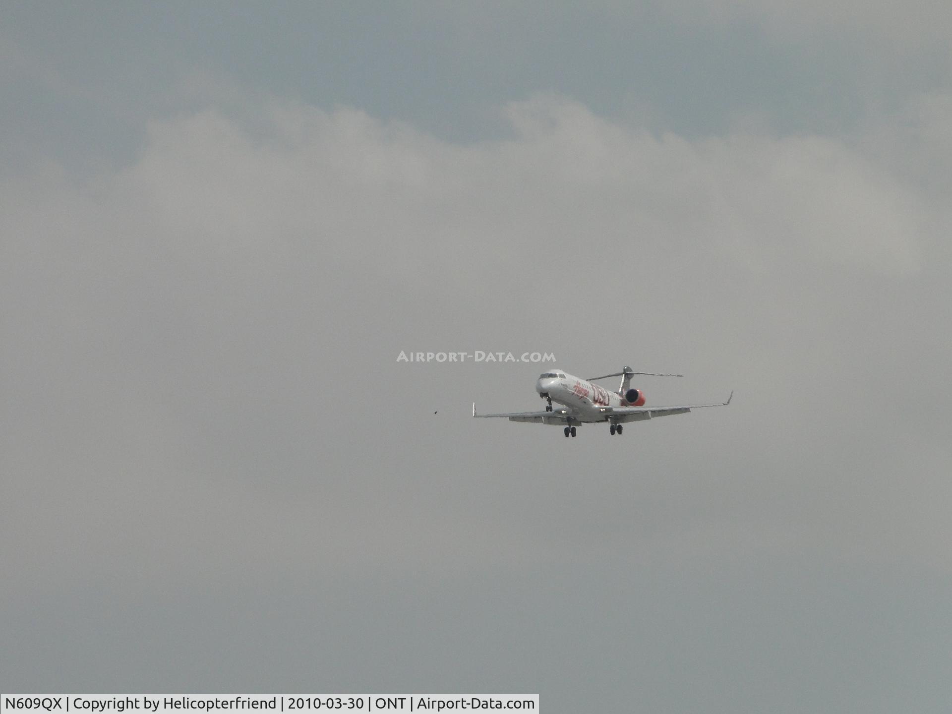 N609QX, 2001 Bombardier CRJ-701 (CL-600-2C10) Regional Jet C/N 10031, On final to Ontario