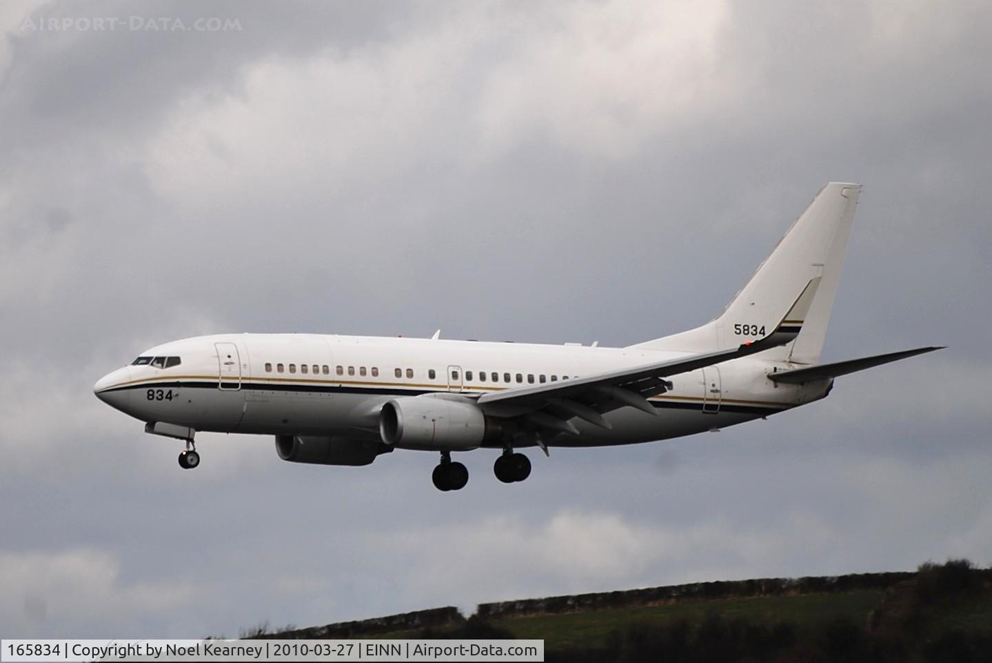 165834, 2002 Boeing C-40A Clipper C/N 32598, Landing Rwy 24 callsign 'convoy4084'