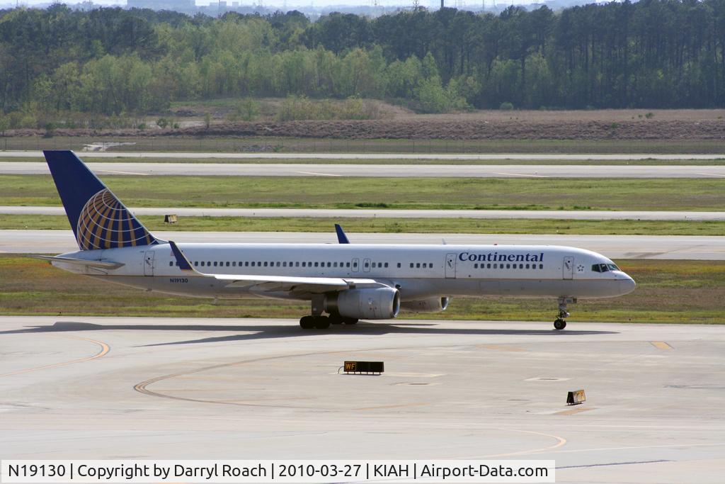 N19130, 1998 Boeing 757-224/ER C/N 28970, B752 taxis for departure.