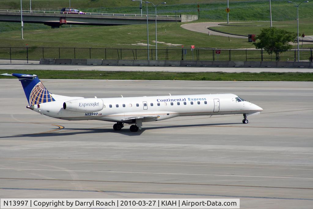 N13997, 2000 Embraer ERJ-145LR (EMB-145LR) C/N 145298, ERJ taxis for departure.
