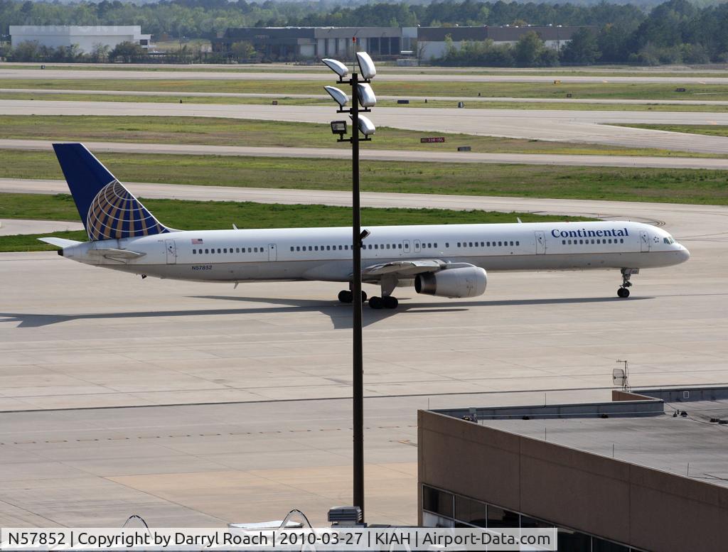 N57852, 2001 Boeing 757-324 C/N 32811, B753 taxis for departure.