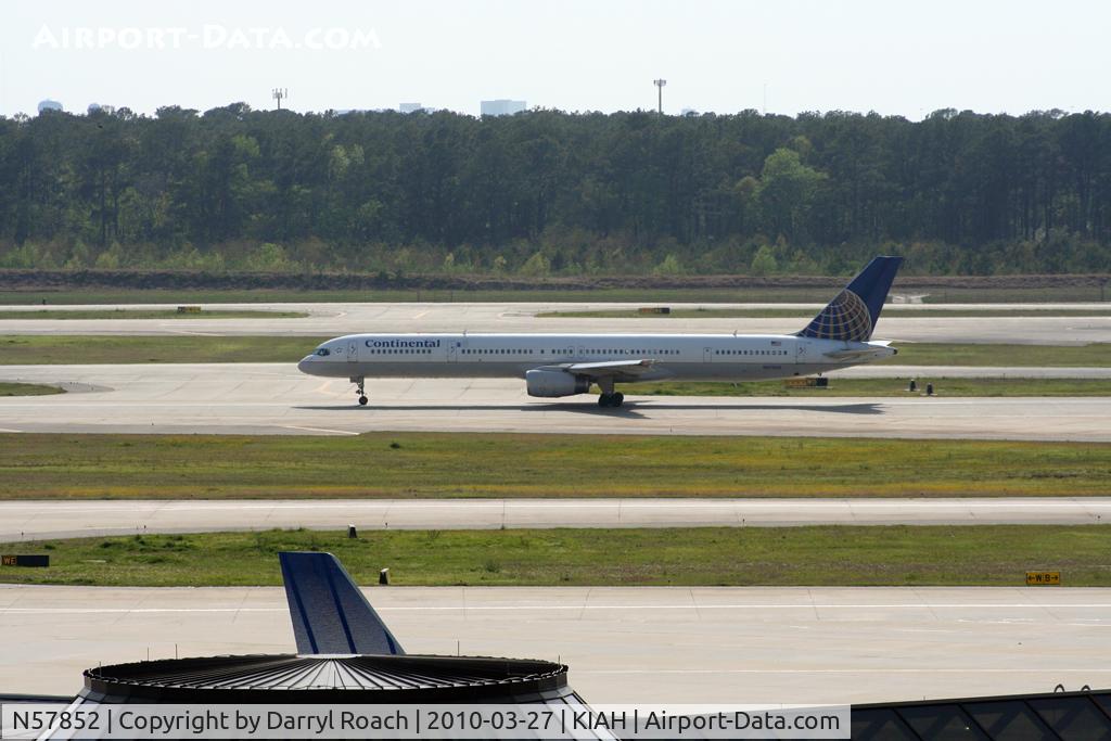 N57852, 2001 Boeing 757-324 C/N 32811, B753 departs 15L.