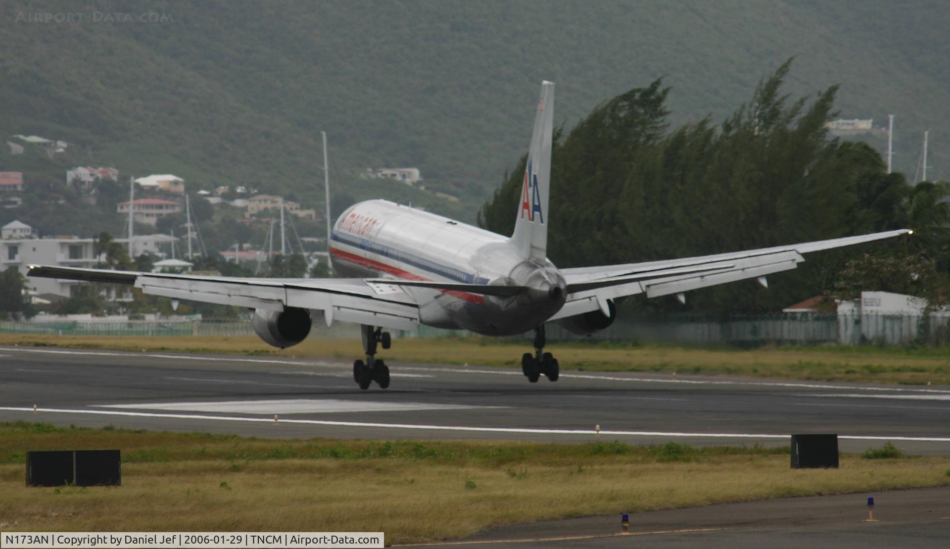 N173AN, 2002 Boeing 757-223 C/N 32399, American just about to touch down at TNCM