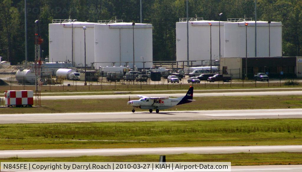 N845FE, 1989 Cessna 208B C/N 208B0152, FDX C208 from the show earlier in the day departs 15R for AUS.