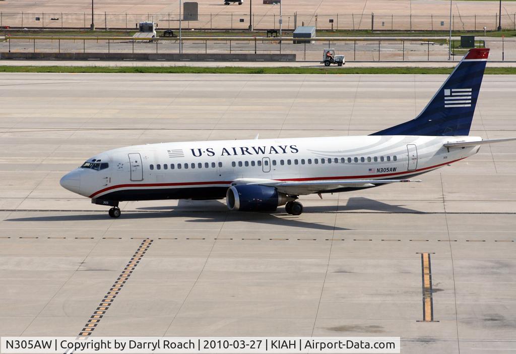 N305AW, 1988 Boeing 737-3G7 C/N 24012, B733 turns into the Terminal A ramp.