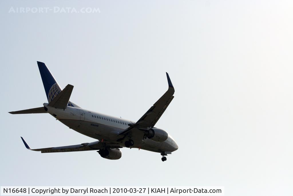 N16648, 1997 Boeing 737-524 C/N 28909, B735 short final 27.