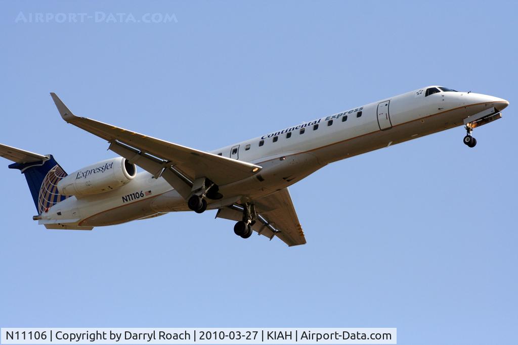 N11106, 2002 Embraer ERJ-145XR (EMB-145XR) C/N 145650, ERJ short final 27.