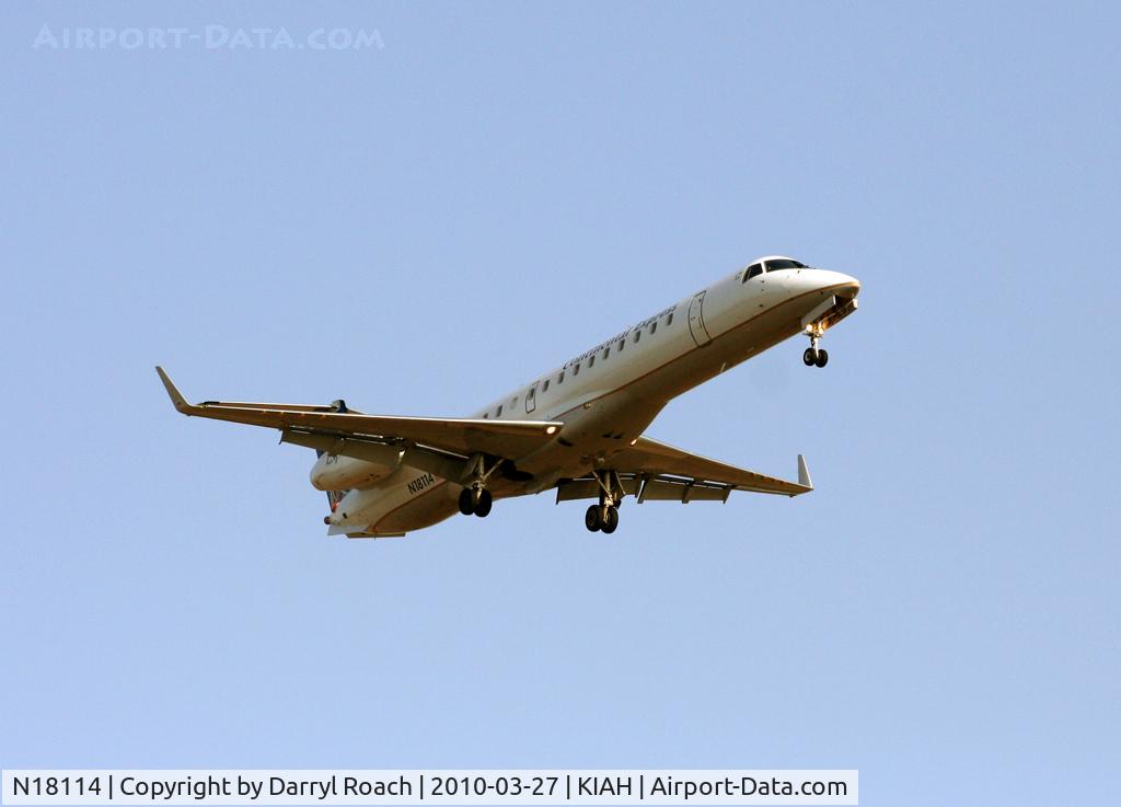 N18114, 2002 Embraer ERJ-145XR (EMB-145XR) C/N 145664, ERJ short final 27.