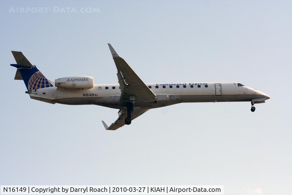 N16149, 2003 Embraer ERJ-145XR (EMB-145XR) C/N 145753, ERJ short final 27.