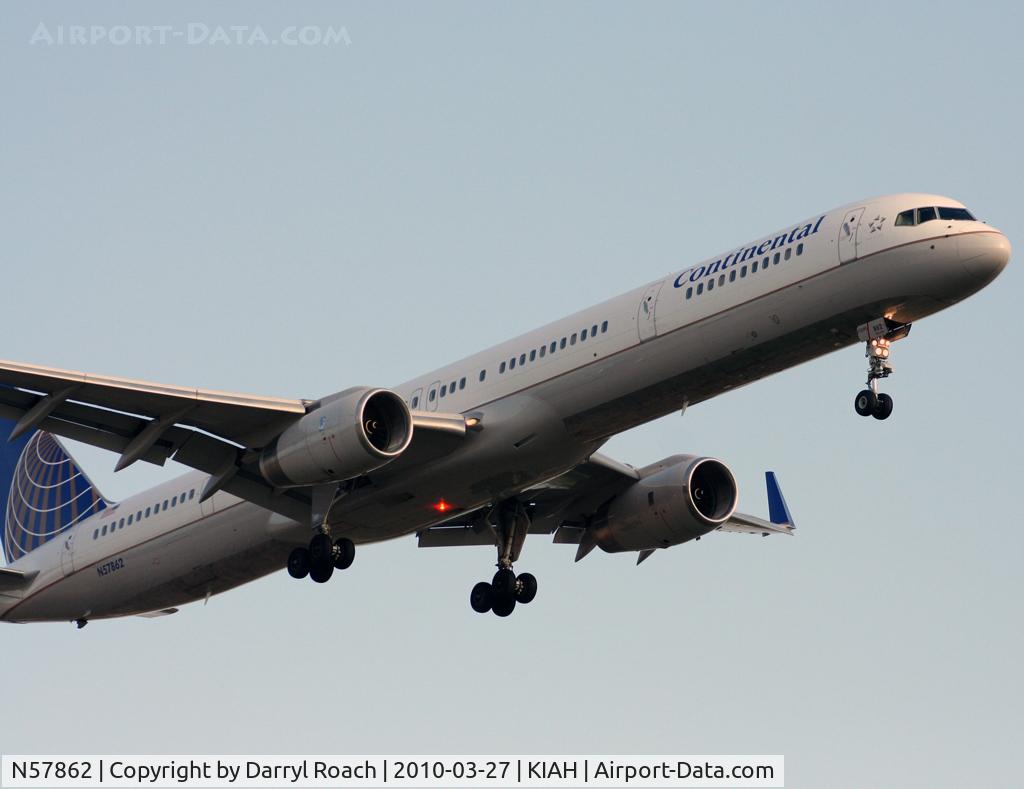 N57862, 2001 Boeing 757-33N C/N 32586, B753 short final 27.