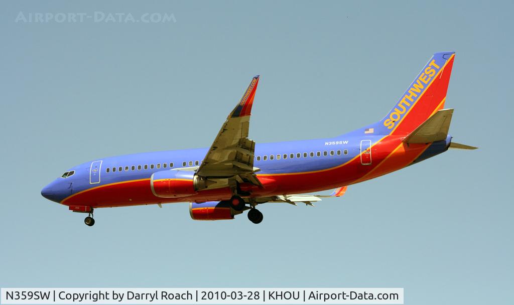 N359SW, 1992 Boeing 737-3H4 C/N 26596, B733 short final 30L.