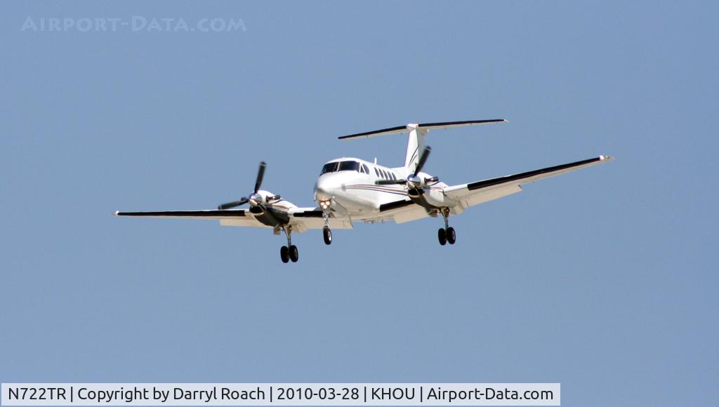N722TR, 1981 Beech B200 King Air C/N BB-938, B200 short final 30L.