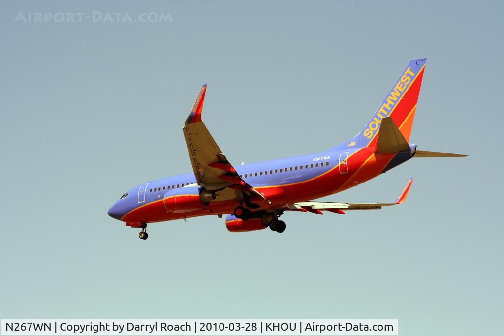 N267WN, 2007 Boeing 737-7H4 C/N 32525, B737 short final 30L.