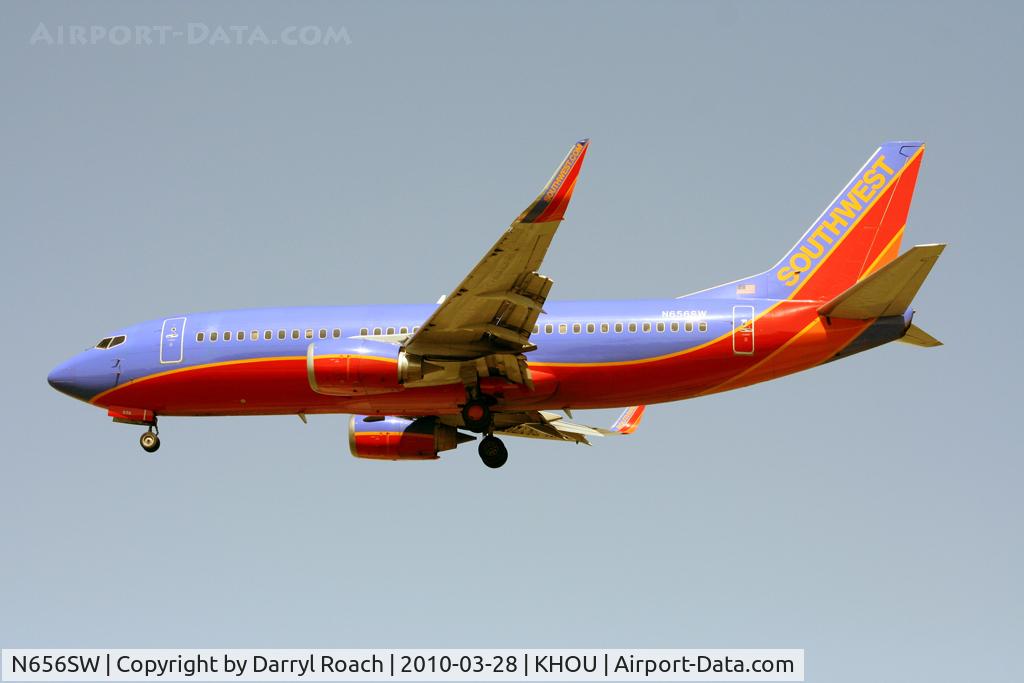 N656SW, 1997 Boeing 737-3H4 C/N 28401, B733 short final 30L.