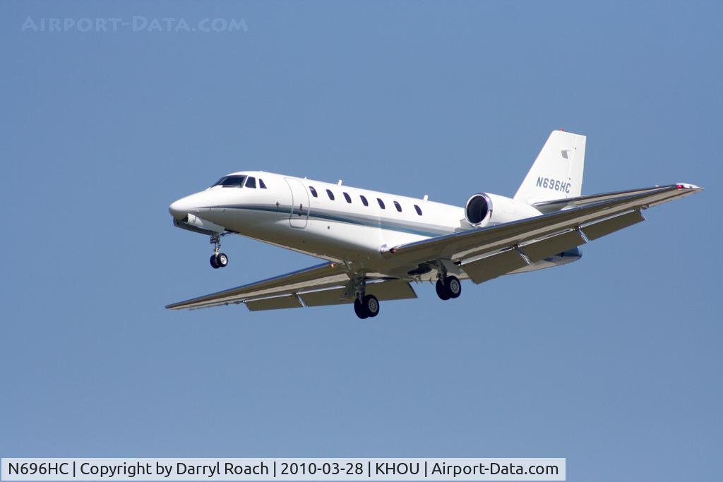 N696HC, 2006 Cessna 680 Citation Sovereign C/N 680-0101, Citation short final 30L.