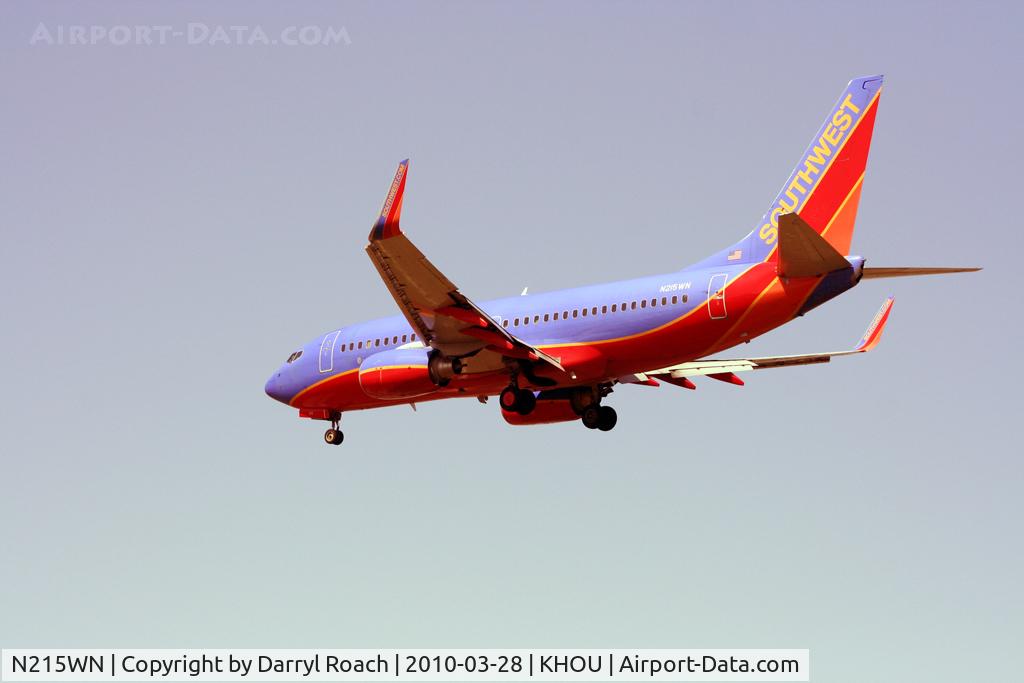 N215WN, 2005 Boeing 737-7H4 C/N 32487, B737 short final 30L.