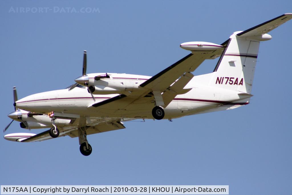 N175AA, 1981 Piper PA-42 Cheyenne III C/N 42-8001017, Short final 30L.