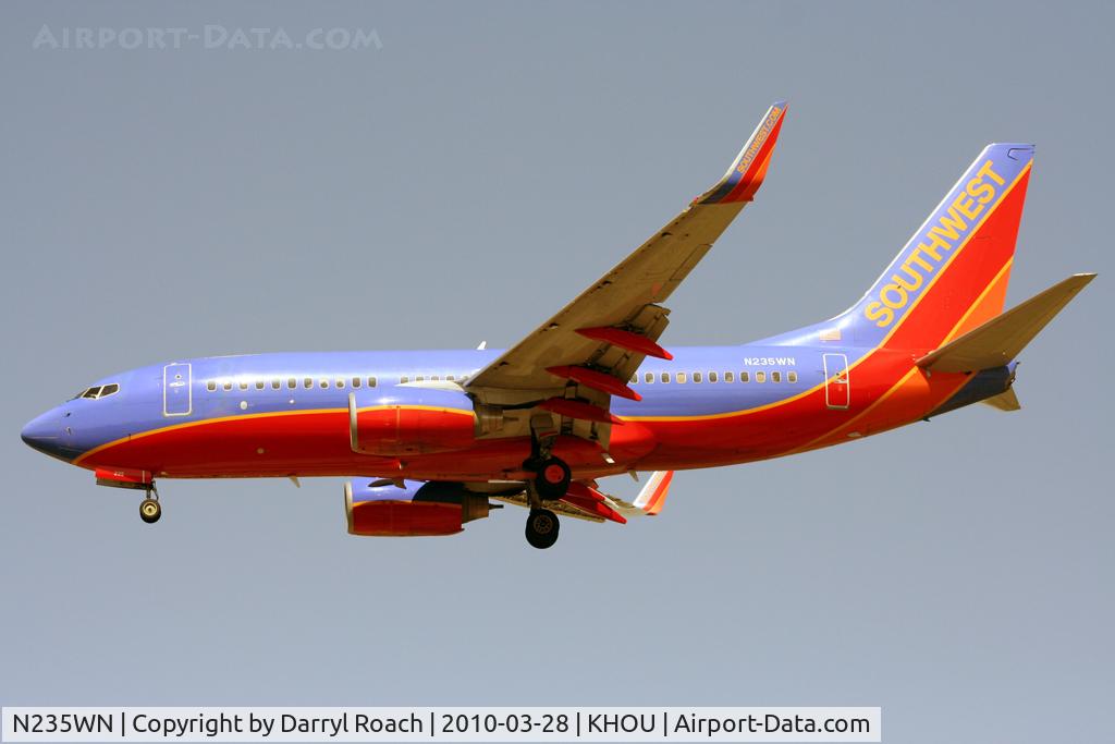 N235WN, 2006 Boeing 737-7H4 C/N 34630, B737 short final 30L.