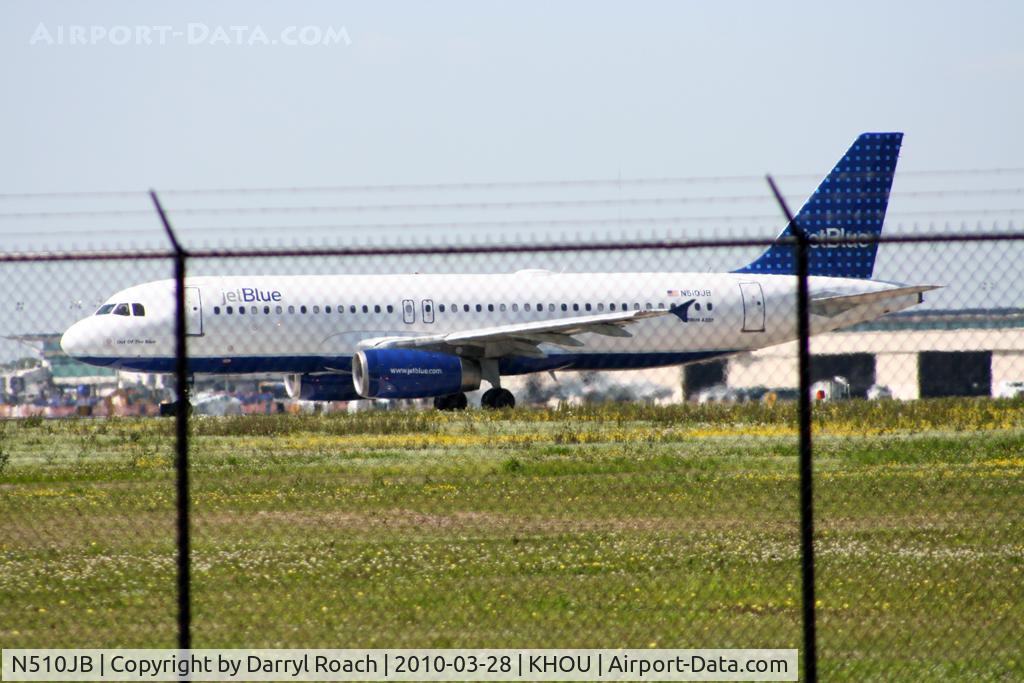 N510JB, 2000 Airbus A320-232 C/N 1280, A320 taxis onto 30L.
