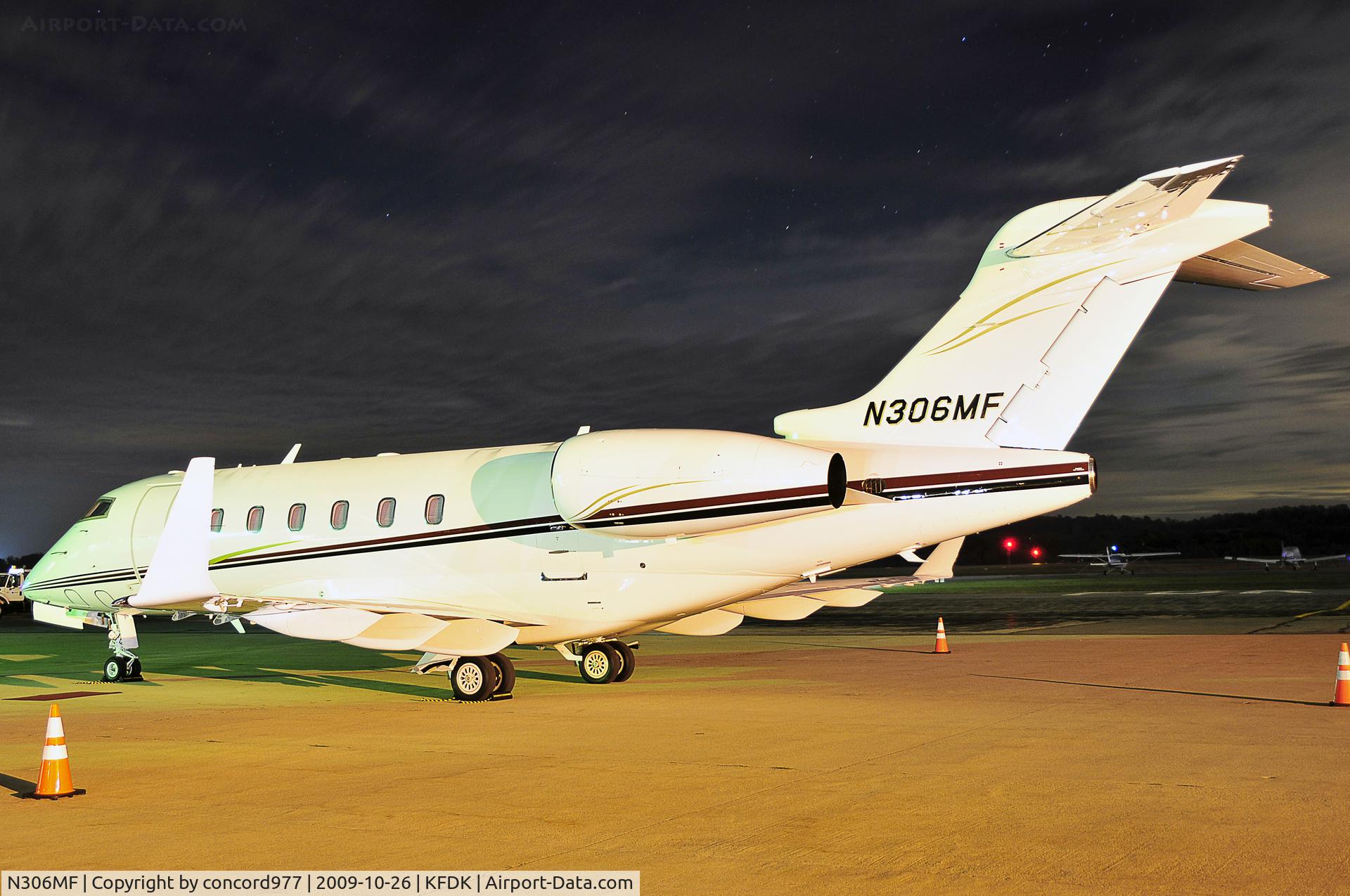 N306MF, 2004 Bombardier Challenger 300 (BD-100-1A10) C/N 20009, Seen at KDCA on 10/26/2009