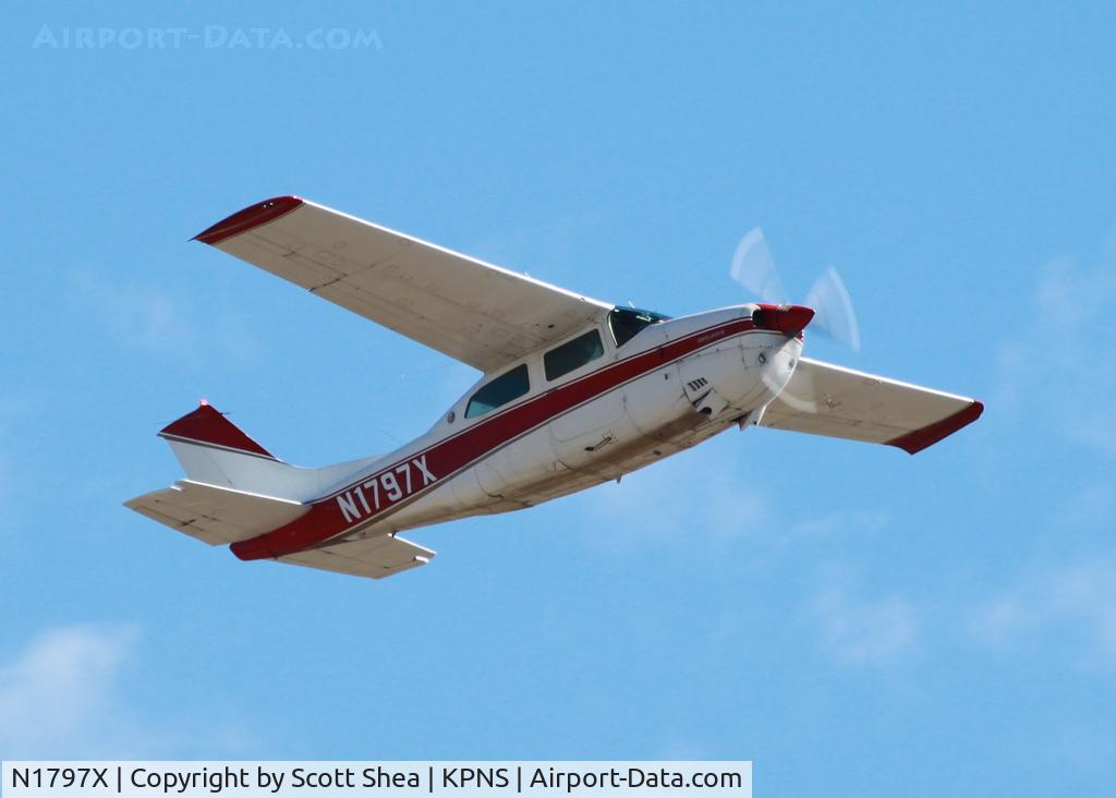 N1797X, 1975 Cessna 210L Centurion C/N 21060817, Deprting RW26