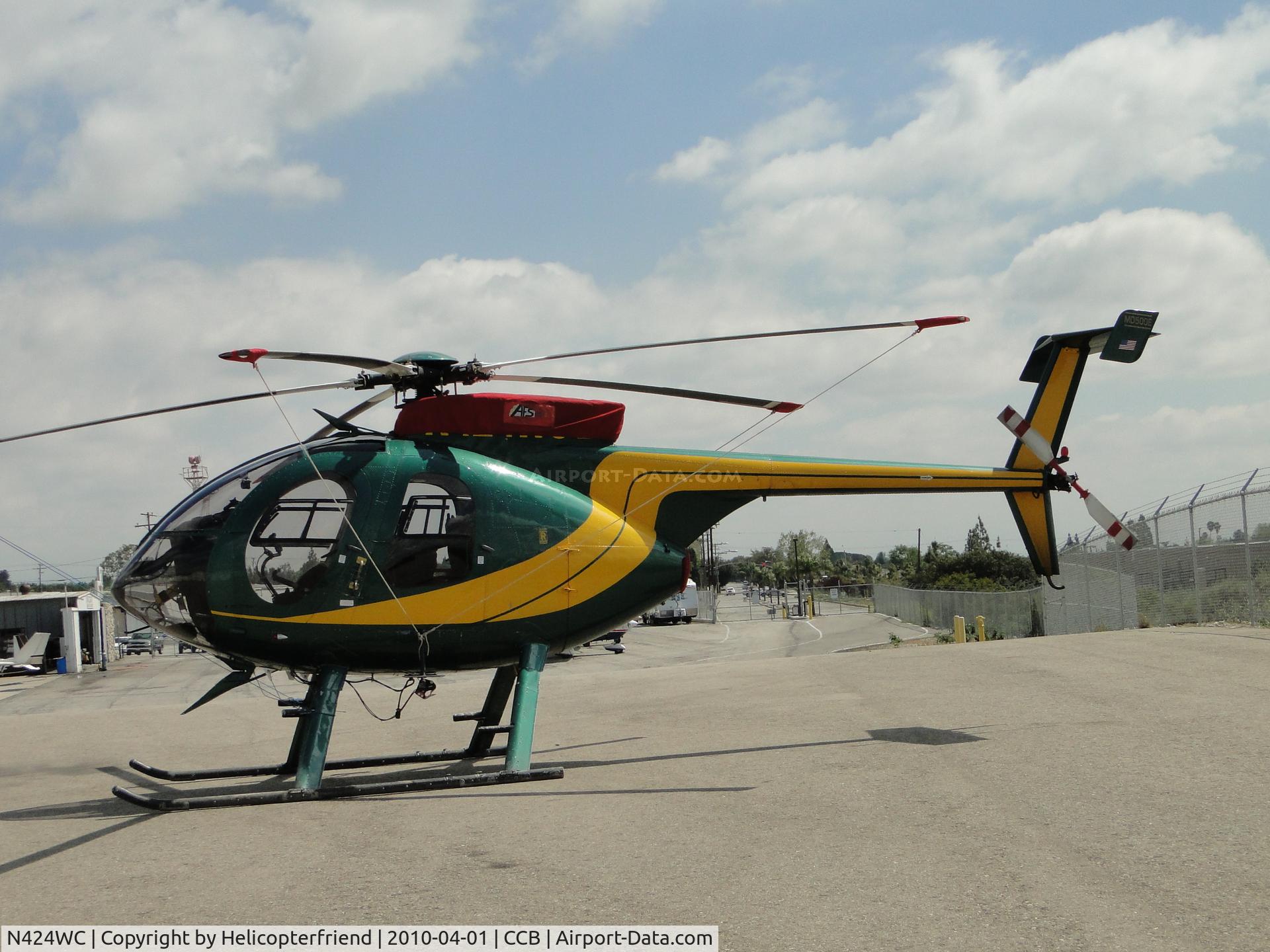 N424WC, 1988 McDonnell Douglas 500-E C/N 0311E, Parked, tied down, and covered at Cable