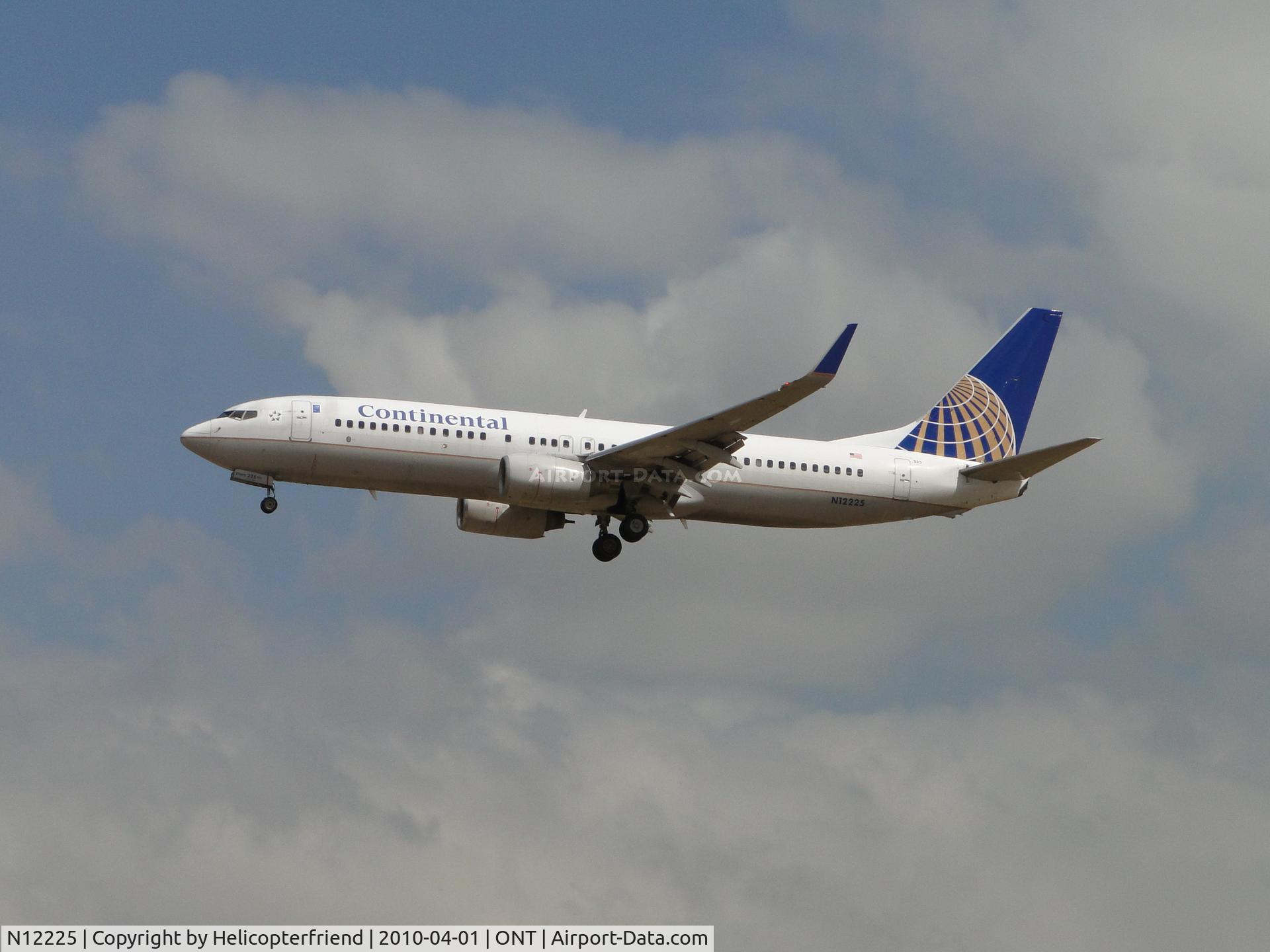 N12225, 1998 Boeing 737-824 C/N 28934, On final to Ontario