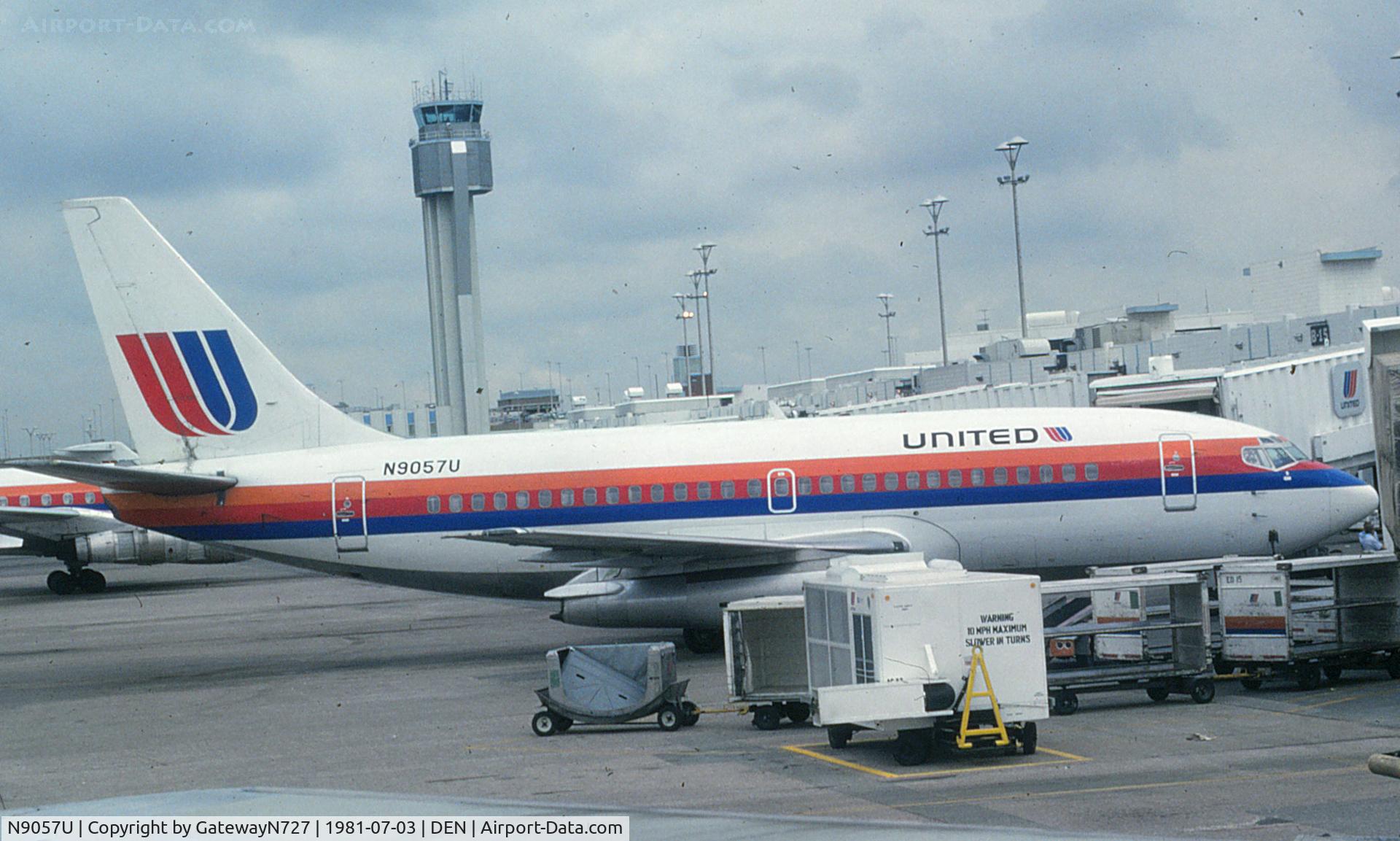 N9057U, 1969 Boeing 737-222 C/N 19938, United 737 @ Stapleton Airport. Scanned from a slide, taken from N7646U