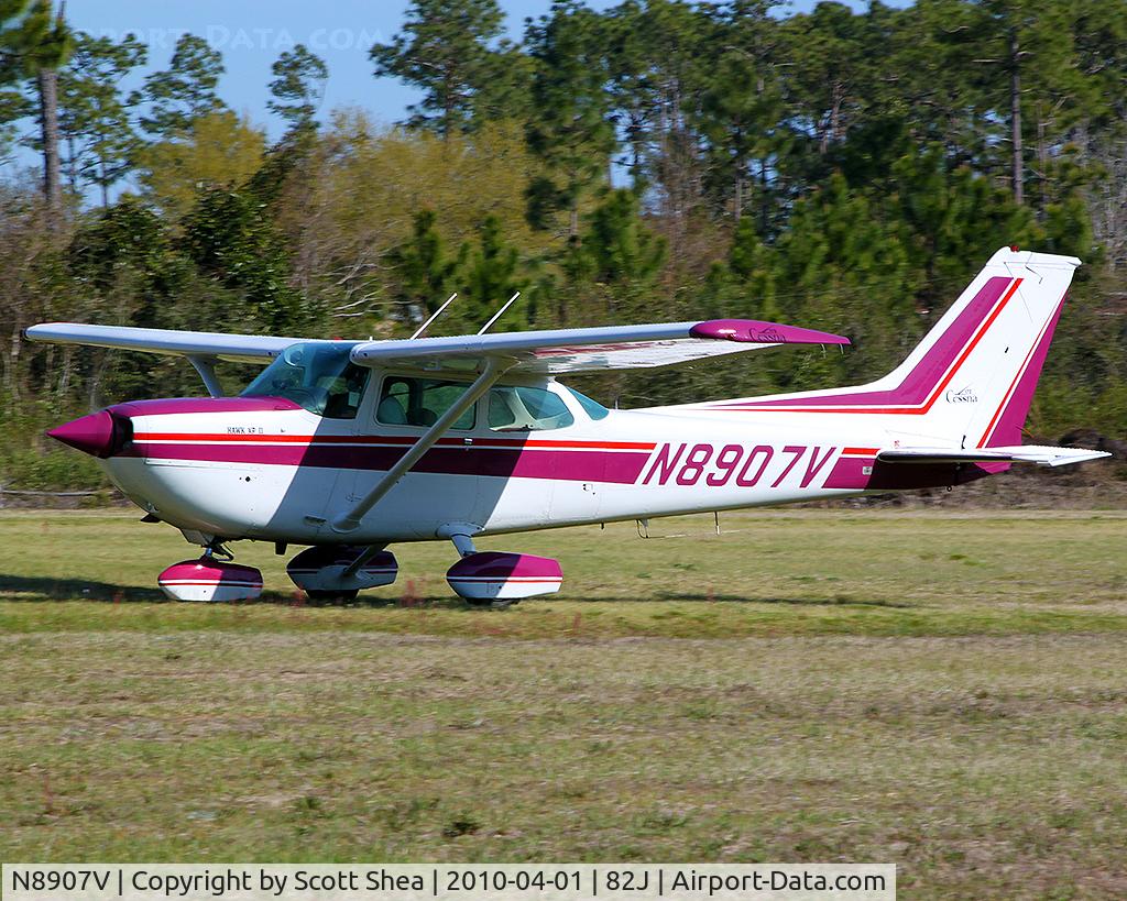 N8907V, 1977 Cessna R172K Hawk XP C/N R1722323, After landing and picking up a passenger, N8907V is seen taxing back to takeoff.  1/50 shutter speed.