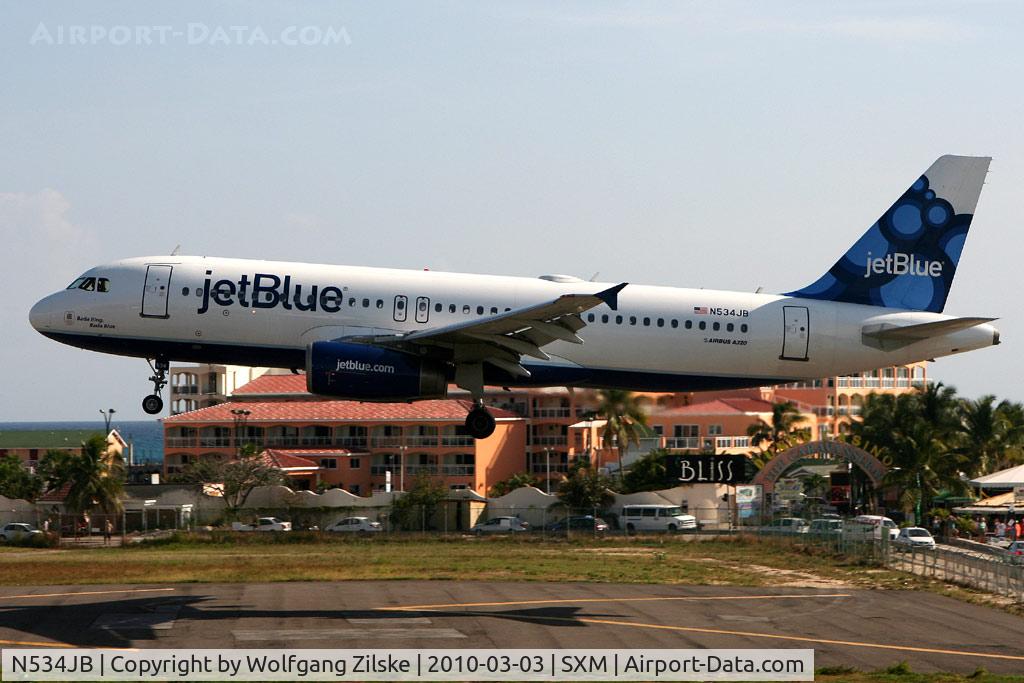 N534JB, 2002 Airbus A320-232 C/N 1705, visitor