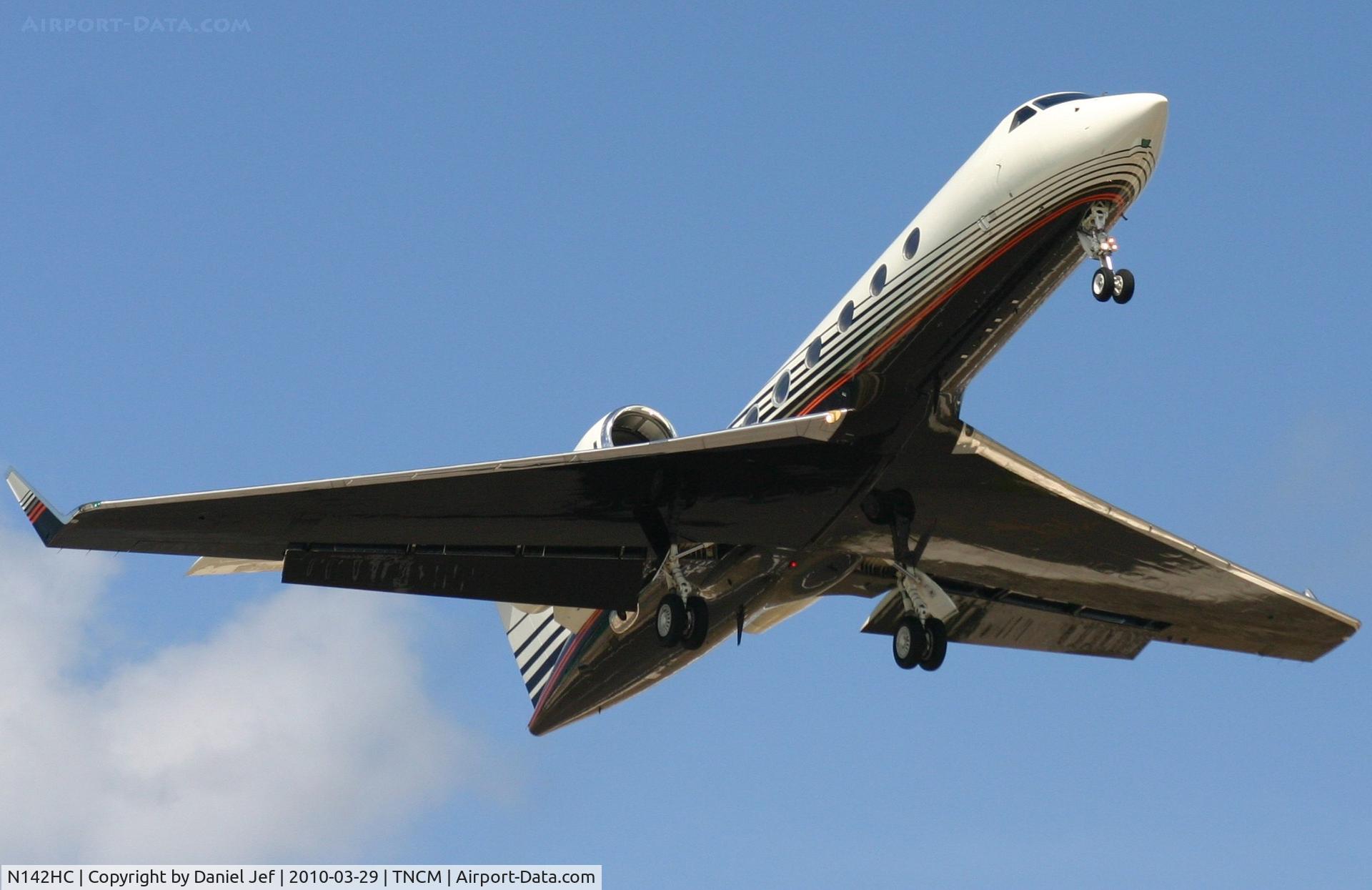 N142HC, 2004 Gulfstream Aerospace GIV-X (G450) C/N 4007, Departing TNCM runway 10