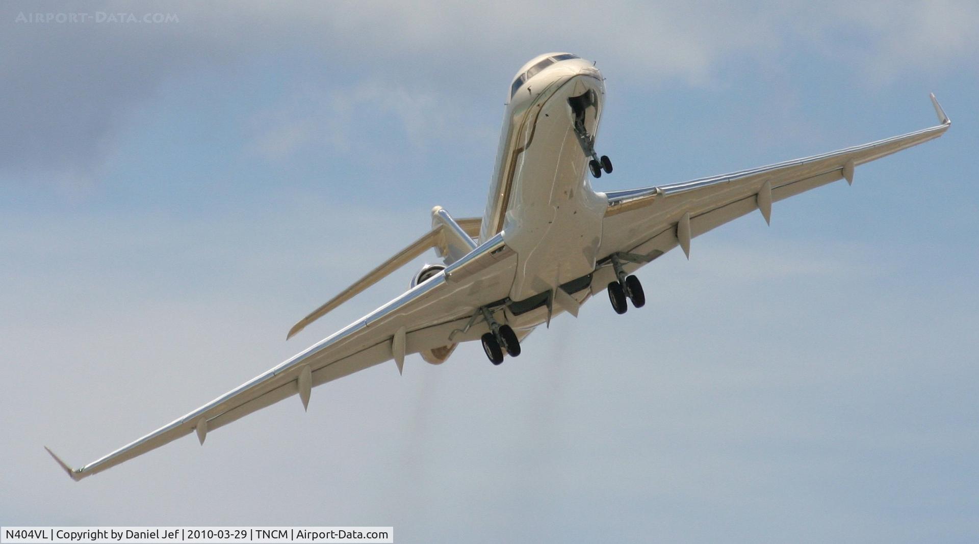 N404VL, 2001 Bombardier BD-700-1A11 Global Express C/N 9085, N404VL departing TNCM runway 10