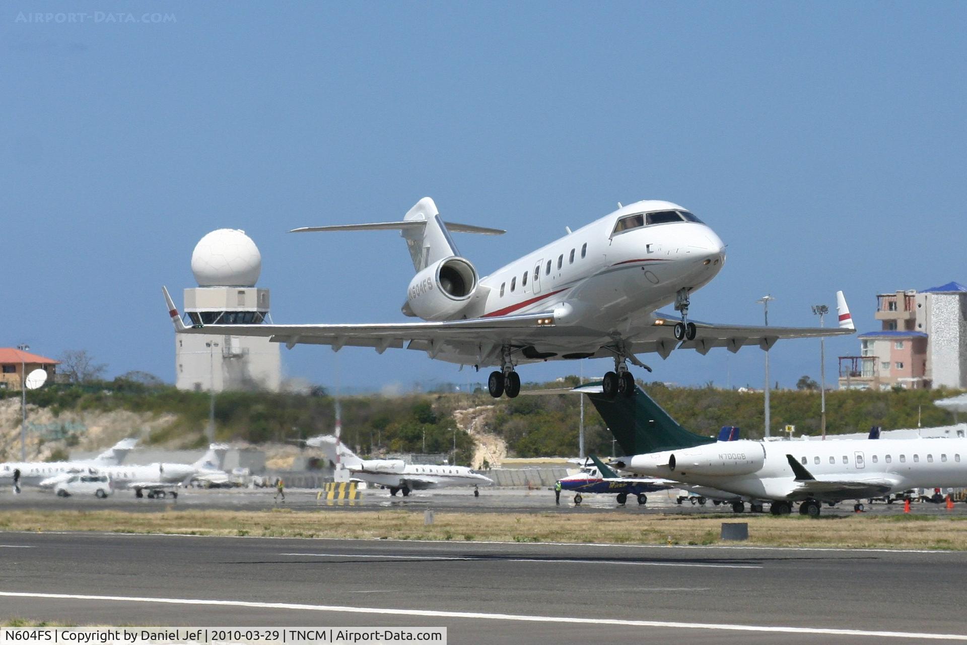 N604FS, 2000 Bombardier Challenger 604 (CL-600-2B16) C/N 5465, N604FS departing TNCM