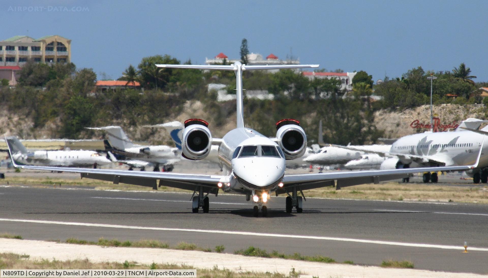 N809TD, 2004 Embraer EMB-135BJ Legacy C/N 14500809, N809TD just landed at TNCM