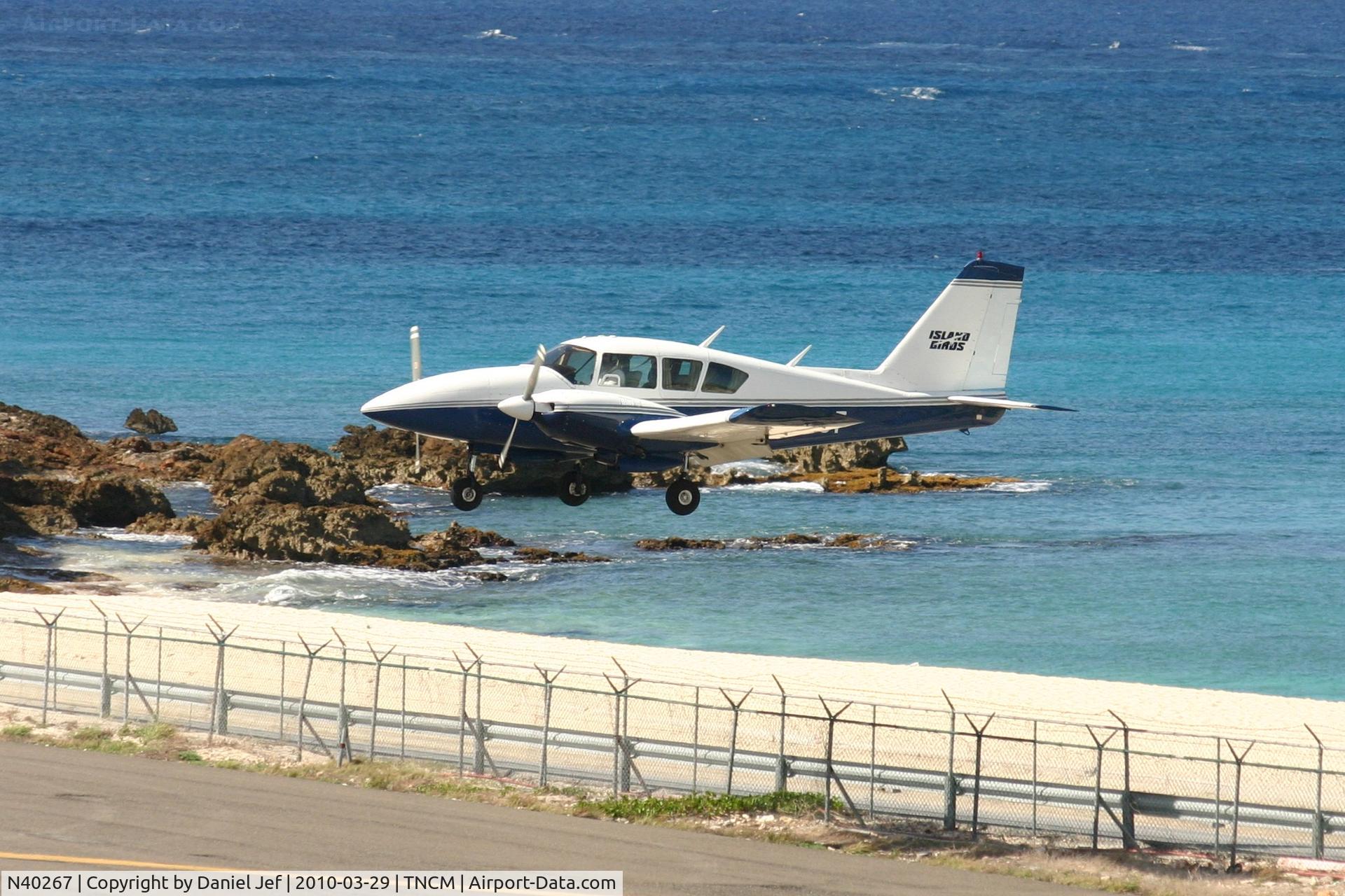 N40267, 1973 Piper PA-23-250 Aztec C/N 27-7305080, N40267 landing at TNCM runway 10