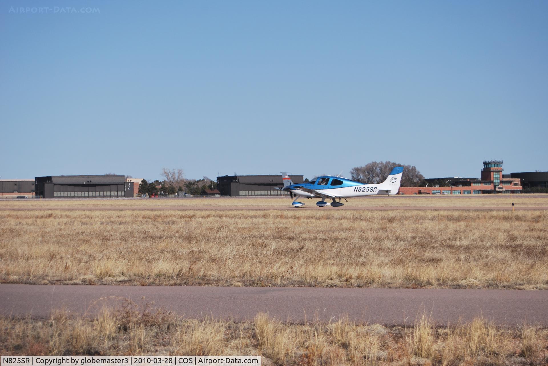 N825SR, 2007 Cirrus SR22 G3X C/N 2618, taxiing on Alpha for takeoff on 17R