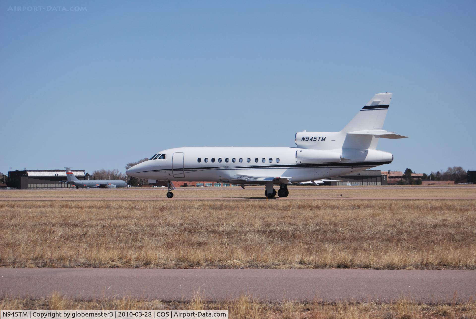 N945TM, 1991 Dassault Falcon 900 C/N 104, departing colorado springs airport