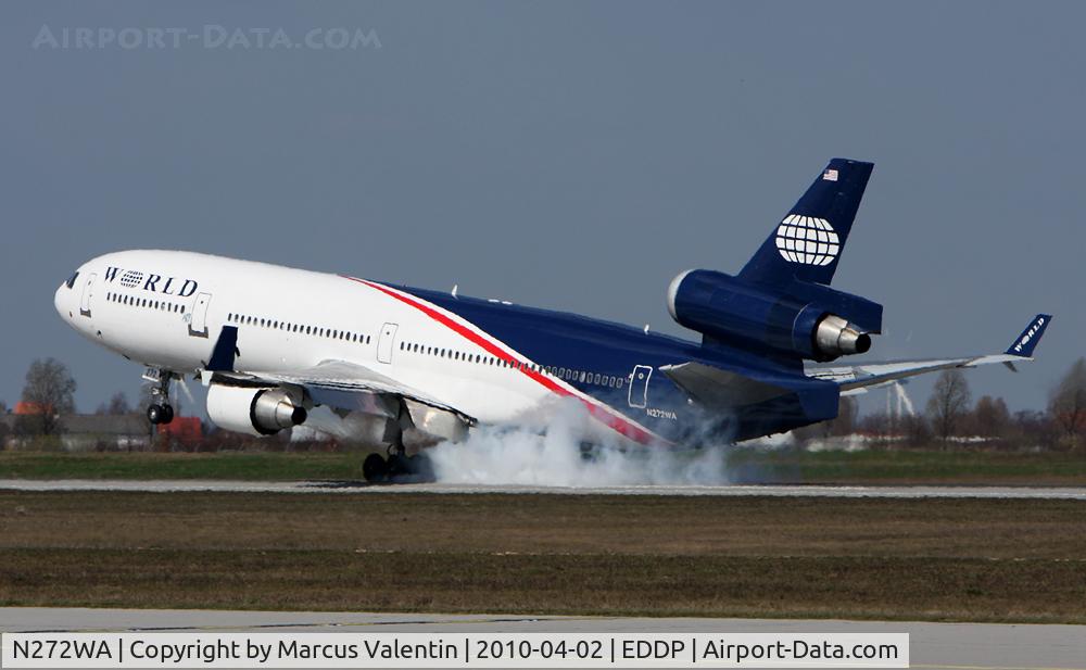 N272WA, 1992 McDonnell Douglas MD-11 C/N 48437, Landing Ryw. North