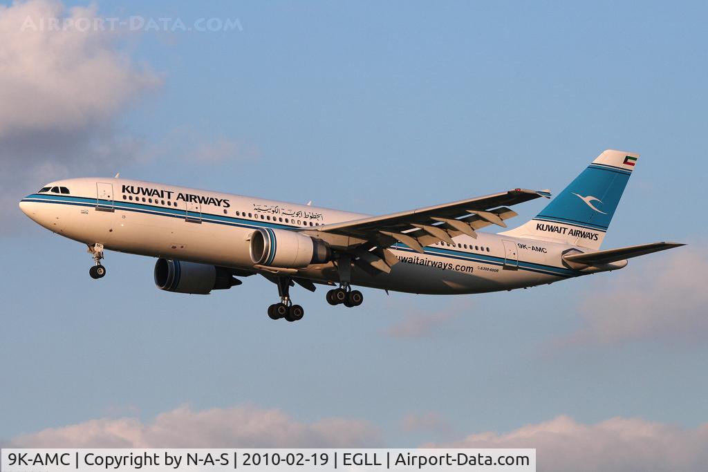9K-AMC, 1993 Airbus A300B4-605R C/N 699, Old lady in superb light
