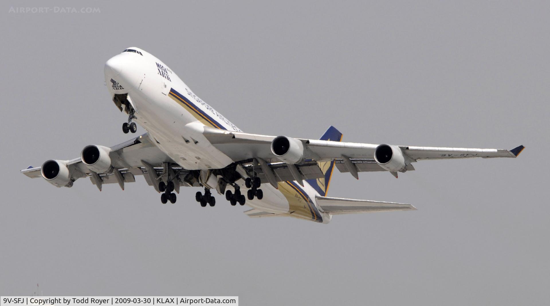9V-SFJ, 2001 Boeing 747-412F/SCD C/N 26559, Departing LAX