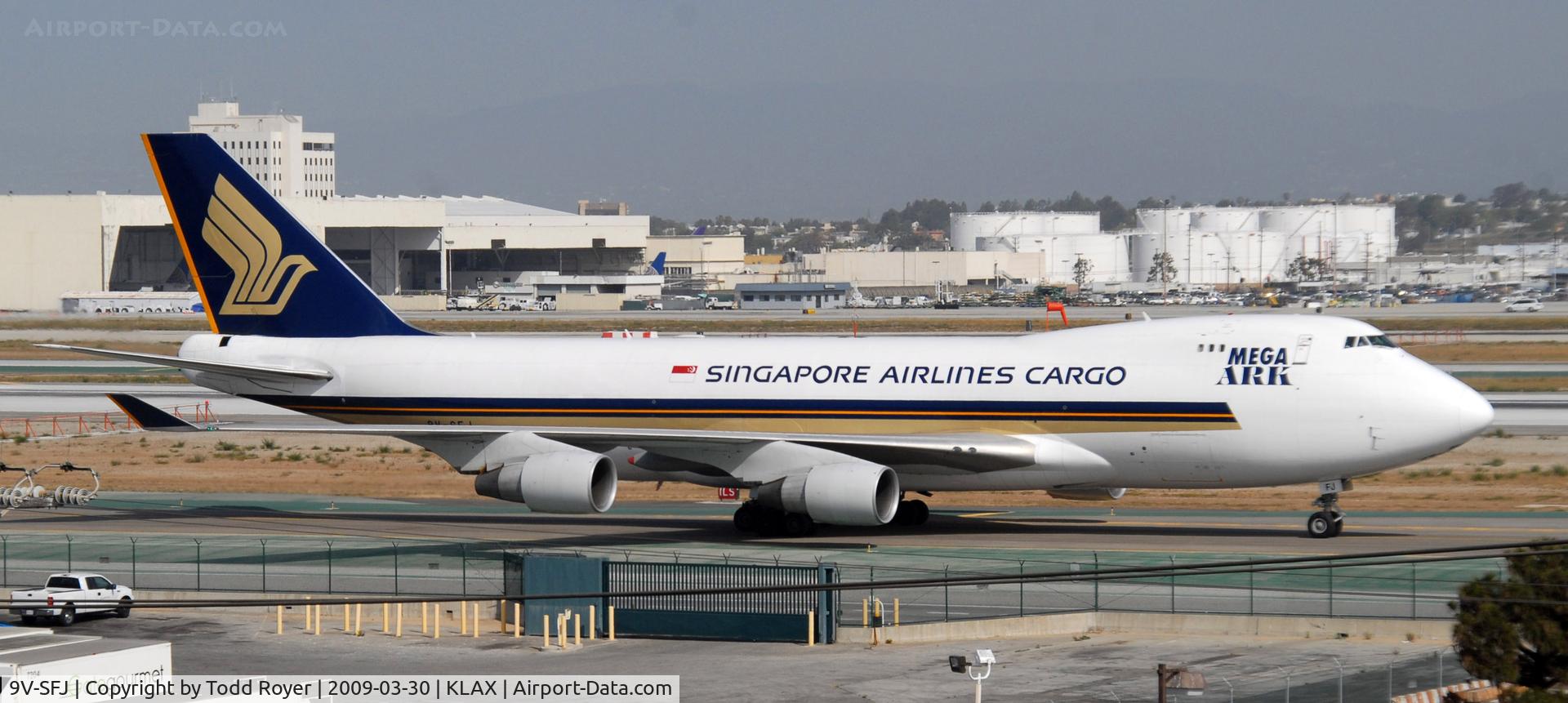 9V-SFJ, 2001 Boeing 747-412F/SCD C/N 26559, Taxi at LAX