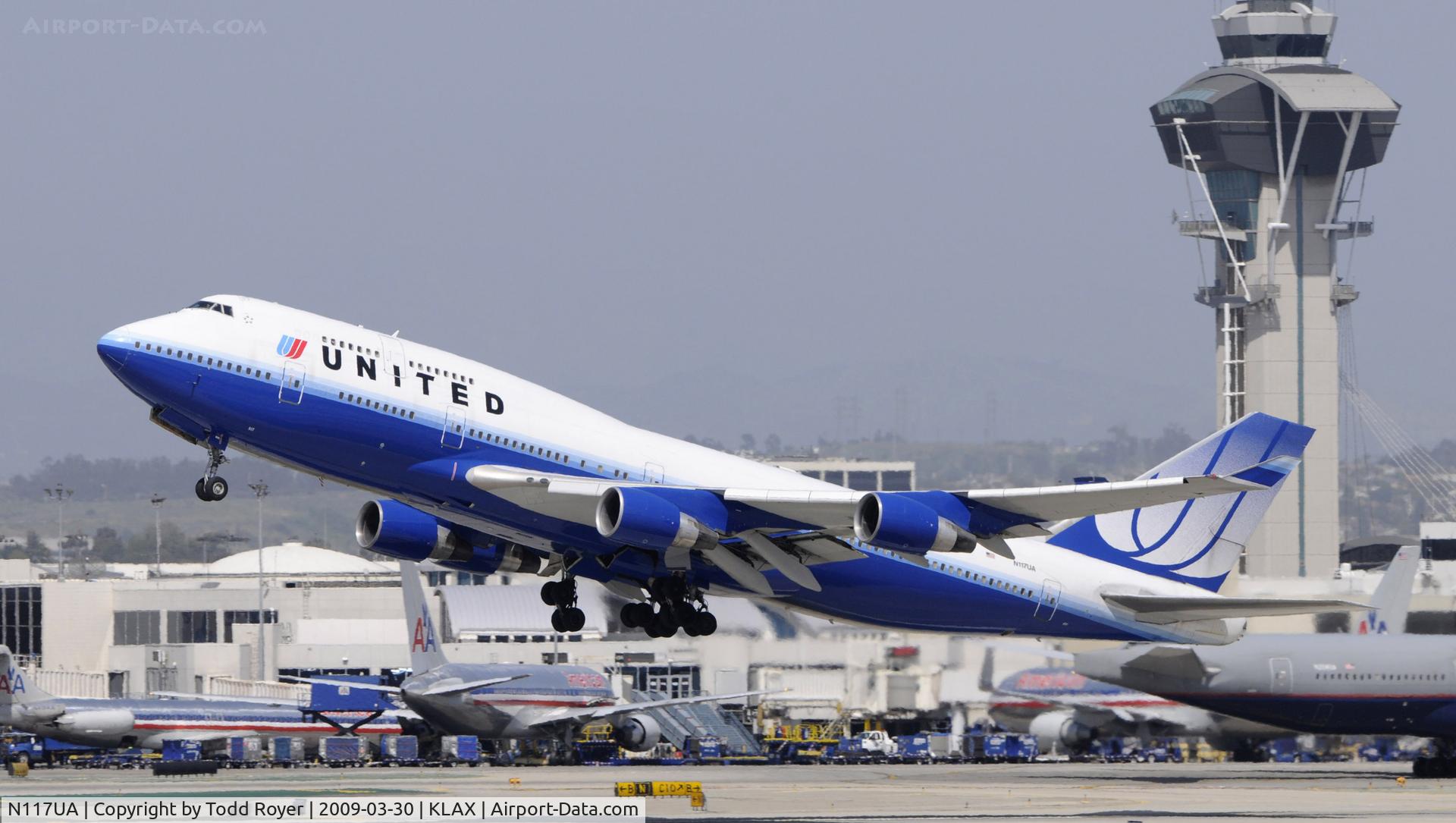 N117UA, 1999 Boeing 747-422 C/N 28810, Departing LAX