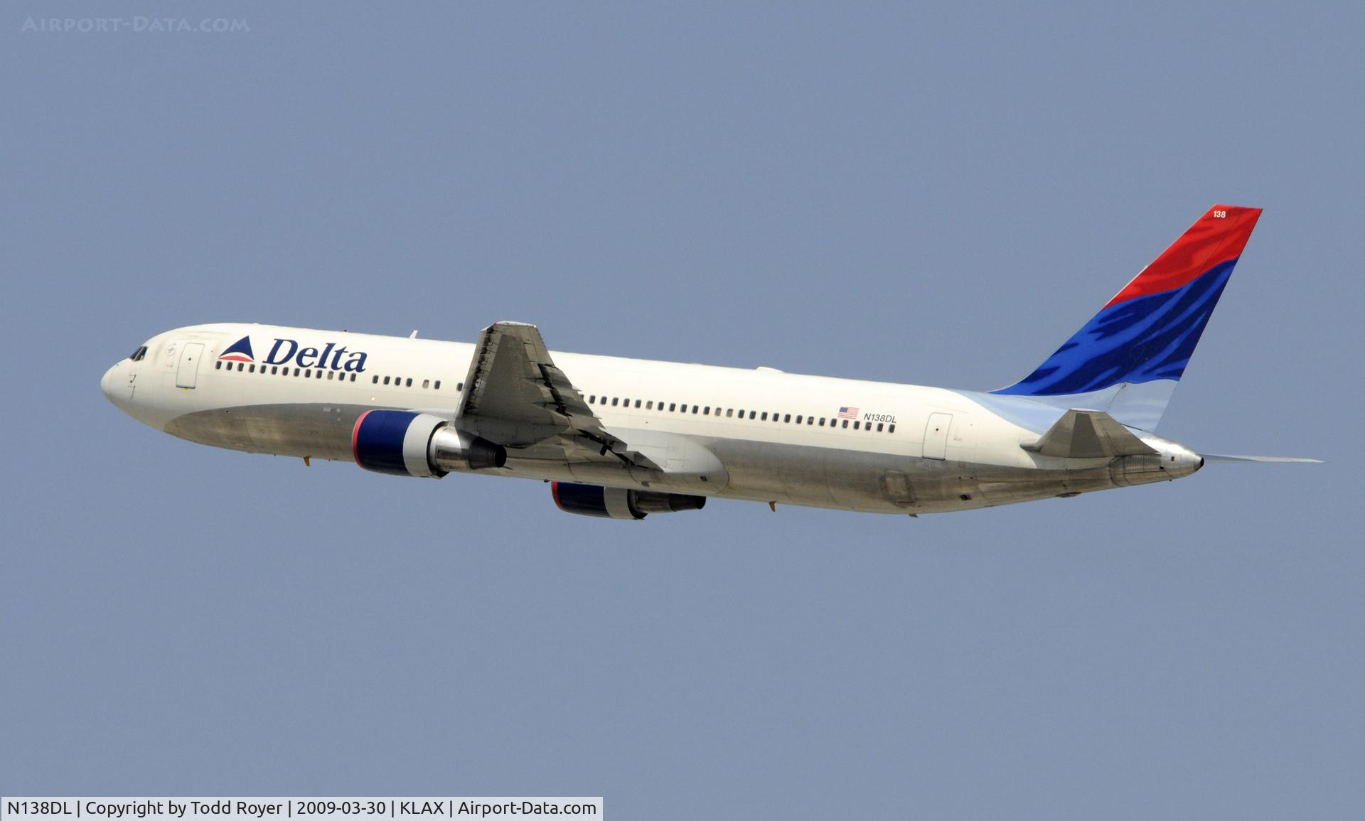 N138DL, 1991 Boeing 767-332 C/N 25409, Departing LAX