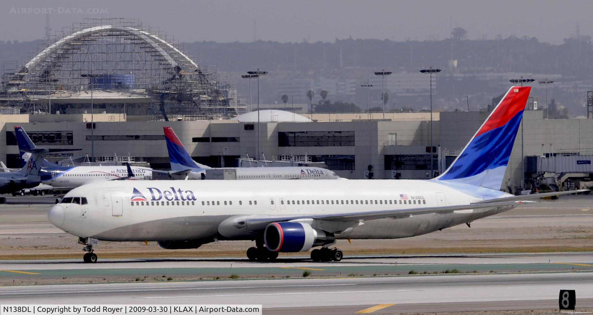N138DL, 1991 Boeing 767-332 C/N 25409, Taxi at LAX
