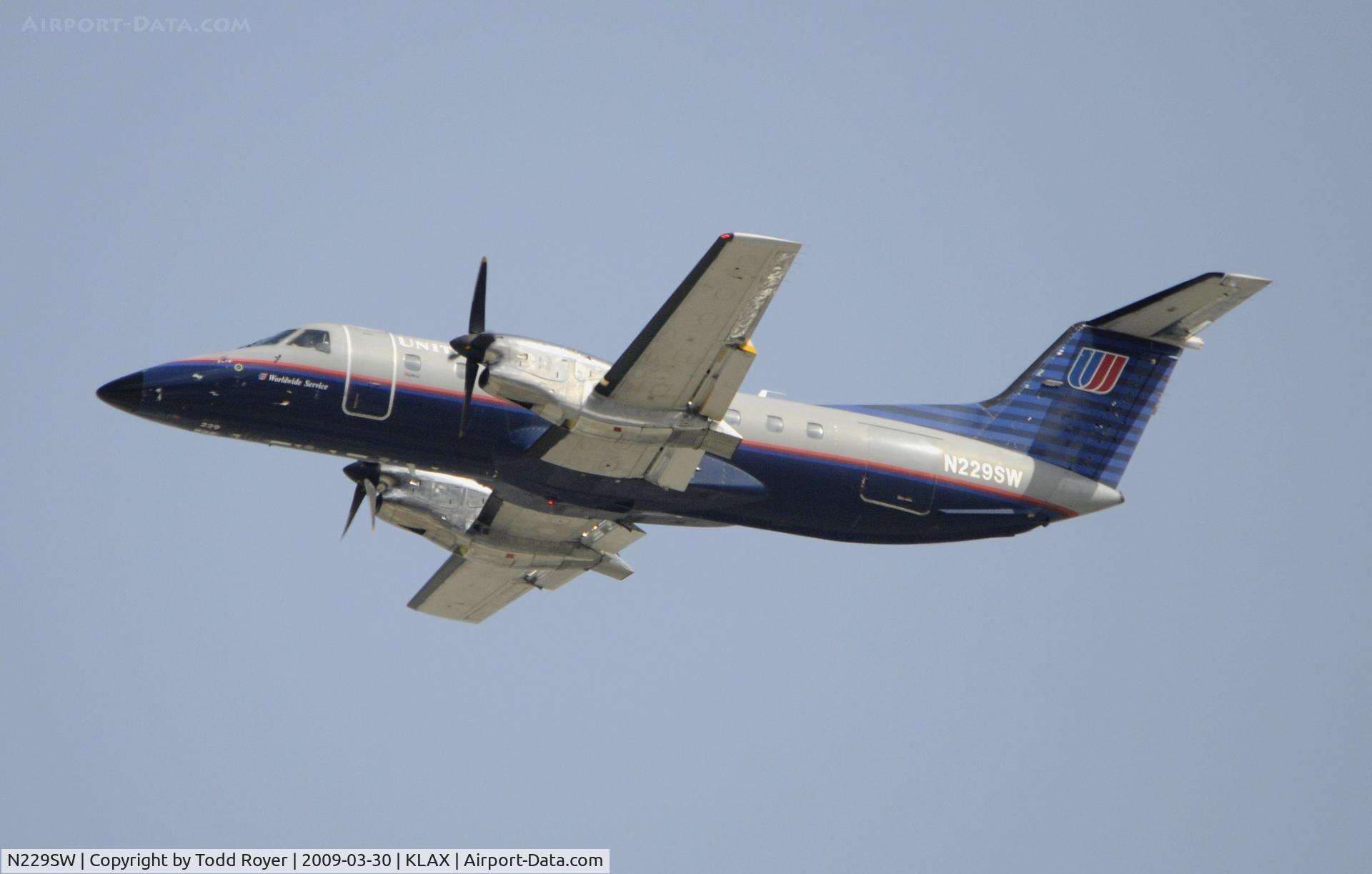 N229SW, 1995 Embraer EMB-120ER Brasilia C/N 120.305, Departing LAX